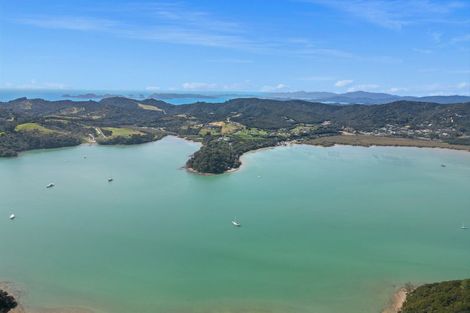 Photo of property in 126 Te Wahapu Road, Russell, 0272