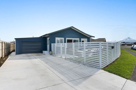 Photo of property in 27 County Drive, Hawera, 4610