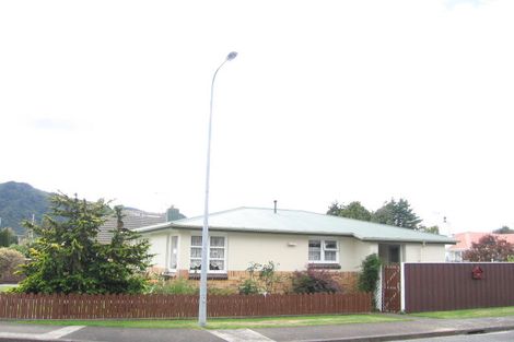 Photo of property in 32 Totara Park Road, Clouston Park, Upper Hutt, 5018