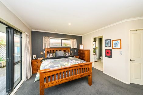 Photo of property in 54 Roberts Line, Kelvin Grove, Palmerston North, 4414