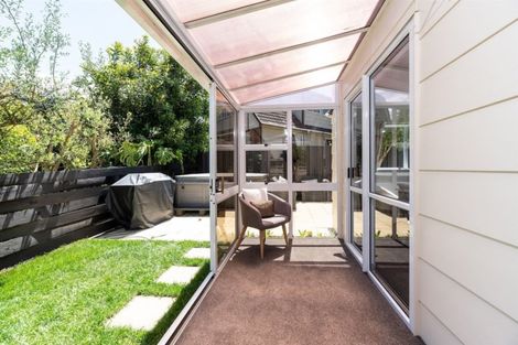 Photo of property in 1/12 Cobblestone Lane, Hillcrest, Auckland, 0627