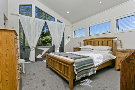 Photo of property in 12 Capri Place, Unsworth Heights, Auckland, 0632
