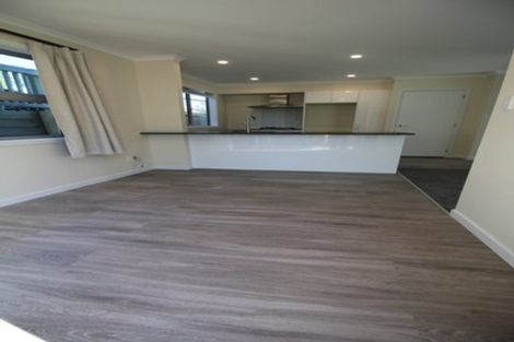 Photo of property in 13 Warrington Grove, Newlands, Wellington, 6037