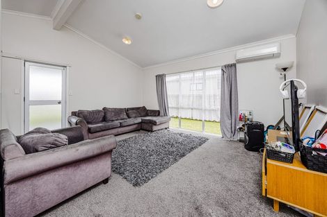 Photo of property in 1/20 Solveig Place, Randwick Park, Auckland, 2105