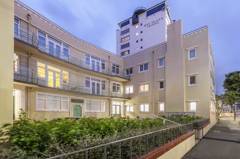 Photo of property in Fountain Court, 16/48 Oriental Parade, Oriental Bay, Wellington, 6011