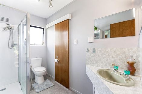 Photo of property in 13 Surf Road, Stanmore Bay, Whangaparaoa, 0932