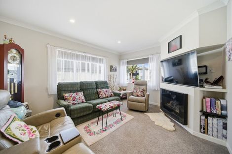 Photo of property in 16 Carpenter Lane, Silverdale, 0932