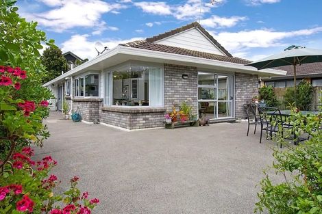 Photo of property in 2/88 Simmental Crescent, Somerville, Auckland, 2014