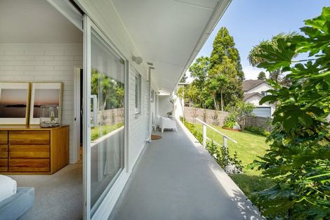 Photo of property in 28 Barlow Place, Chatswood, Auckland, 0626