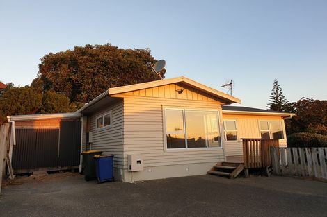 Photo of property in 40a Peach Road, Glenfield, Auckland, 0629