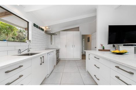 Photo of property in 673 Huia Road, Parau, Auckland, 0604