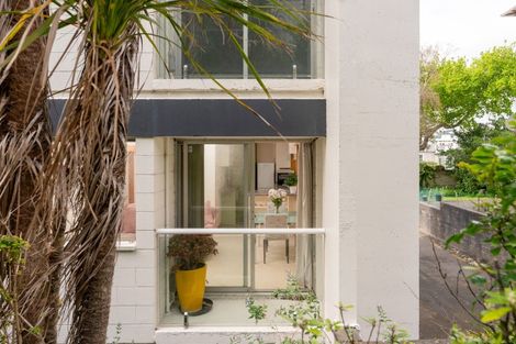 Photo of property in Grosvenor Flats, 19 Cottleville Terrace, Thorndon, Wellington, 6011