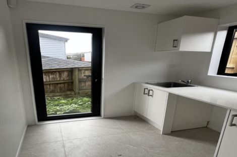 Photo of property in 9/233 Great North Road, Henderson, Auckland, 0612