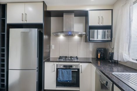 Photo of property in 14/6 Islington Avenue, New Lynn, Auckland, 0600