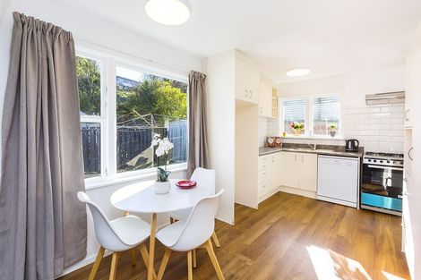 Photo of property in 39 Vista Crescent, Maoribank, Upper Hutt, 5018