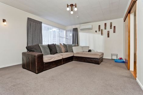 Photo of property in 64 Easton Park Parade, Glenfield, Auckland, 0629