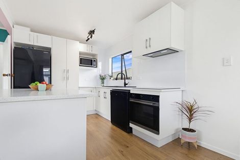 Photo of property in 13 Elisa Lane, Ranui, Auckland, 0612