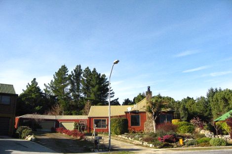 Photo of property in 8 Redwood Court, Kelvin Heights, Queenstown, 9300