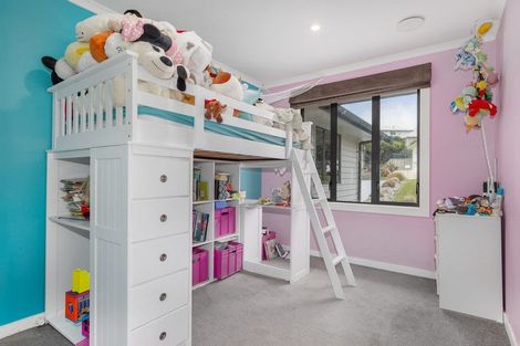 Photo of property in 10 Tararua Close, Aotea, Porirua, 5024