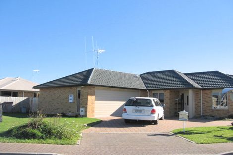 Photo of property in 40 Nielsen Gardens, Rototuna, Hamilton, 3210