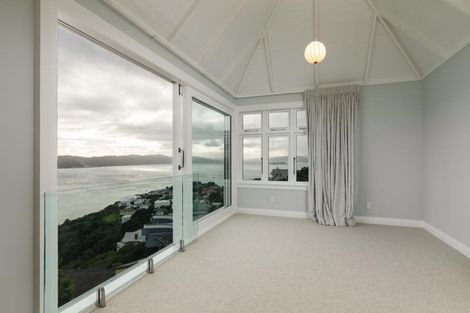 Photo of property in 35 Palliser Road, Roseneath, Wellington, 6011