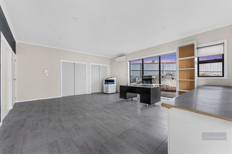 Photo of property in 1 Leven Lane, Totara Heights, Auckland, 2105