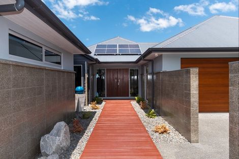 Photo of property in 135 Eskridge Drive, Eskdale, Napier, 4182