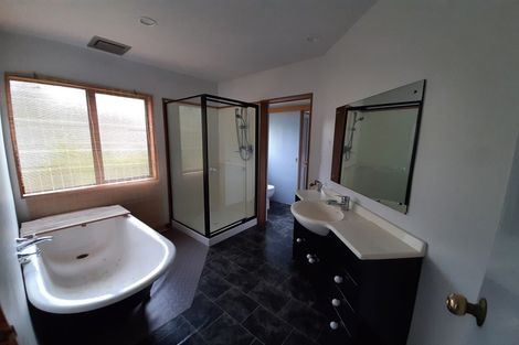 Photo of property in 28 Pohutukawa Avenue, Red Beach, 0932