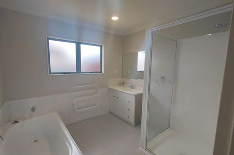 Photo of property in 6 Chadlington Avenue, Henderson, Auckland, 0612