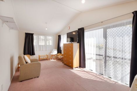 Photo of property in 34 Takapuwahia Drive, Takapuwahia, Porirua, 5022