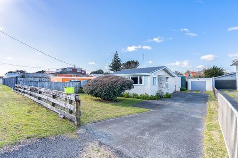 Photo of property in 76 Park Avenue, Waitarere Beach, Levin, 5510