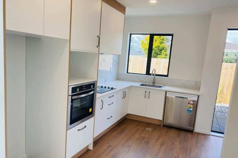 Photo of property in 2/4 Bittern Place, Henderson, Auckland, 0610
