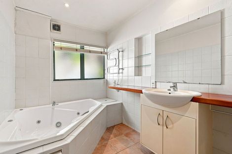 Photo of property in 1/11 Saddleback Rise, Murrays Bay, Auckland, 0630