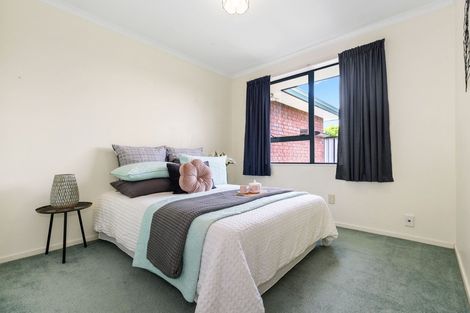 Photo of property in 19 Waiwherowhero Drive, St Andrews, Hamilton, 3200