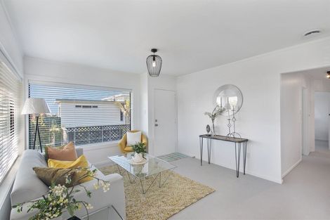 Photo of property in 1/53 Girrahween Drive, Totara Vale, Auckland, 0629