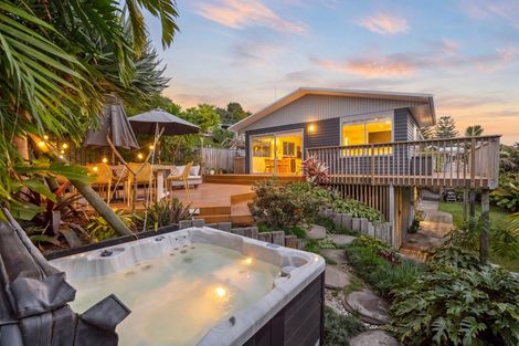 Photo of property in 1/26 Nor'east Drive, Northcross, Auckland, 0632