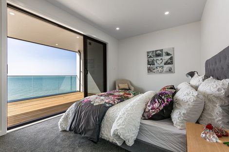 Photo of property in 8a Crispe Road, Clarks Beach, 2122