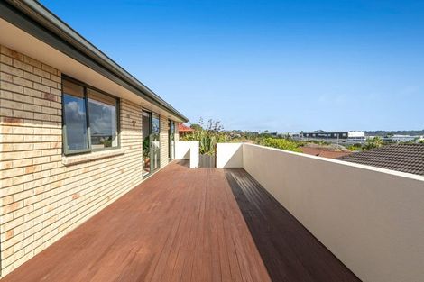 Photo of property in 35 Black Teal Close, Unsworth Heights, Auckland, 0632