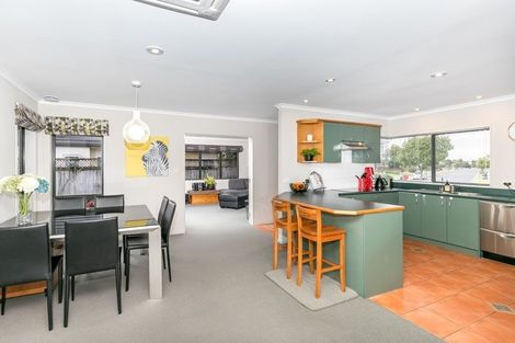 Photo of property in 30 Waiwherowhero Drive, St Andrews, Hamilton, 3200