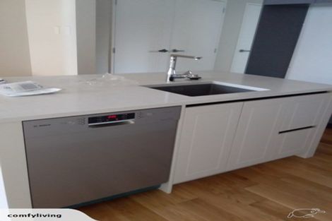 Photo of property in 2/69 Lake Road, Devonport, Auckland, 0624