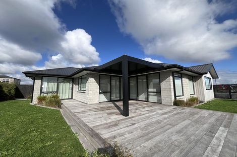 Photo of property in 16 Kimbrae Drive, Rototuna North, Hamilton, 3210