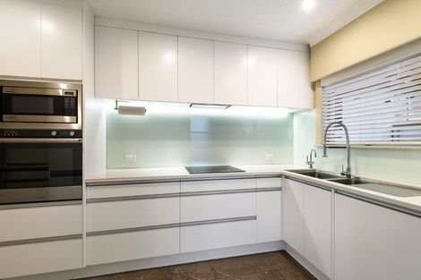 Photo of property in 35 Onewa Road, Northcote, Auckland, 0627