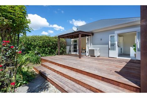 Photo of property in 22 Wilsons Road, Saint Martins, Christchurch, 8022