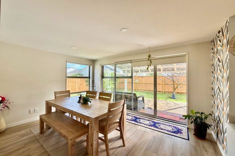 Photo of property in 7 Peat Way, Takanini, 2112