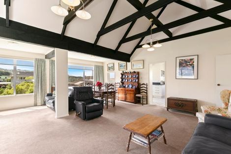 Photo of property in 9 Epping Grove, Karori, Wellington, 6012