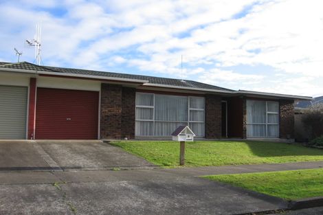 Photo of property in 4 Pinedale Parade, Milson, Palmerston North, 4414