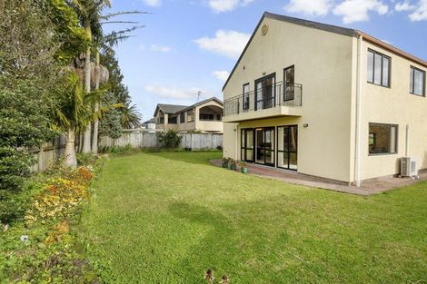 Photo of property in 24 Beach Road, Te Atatu Peninsula, Auckland, 0610