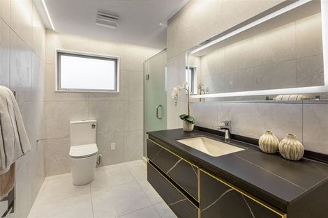 Photo of property in 30b Hanlon Crescent, Narrow Neck, Auckland, 0624