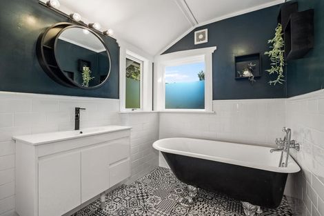 Photo of property in 102 Paremata Road, Paremata, Porirua, 5024