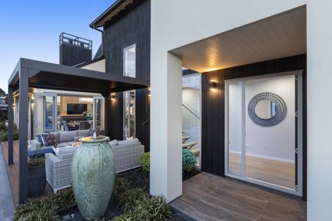 Photo of property in 18 Millpond Place, Parklands, Christchurch, 8083